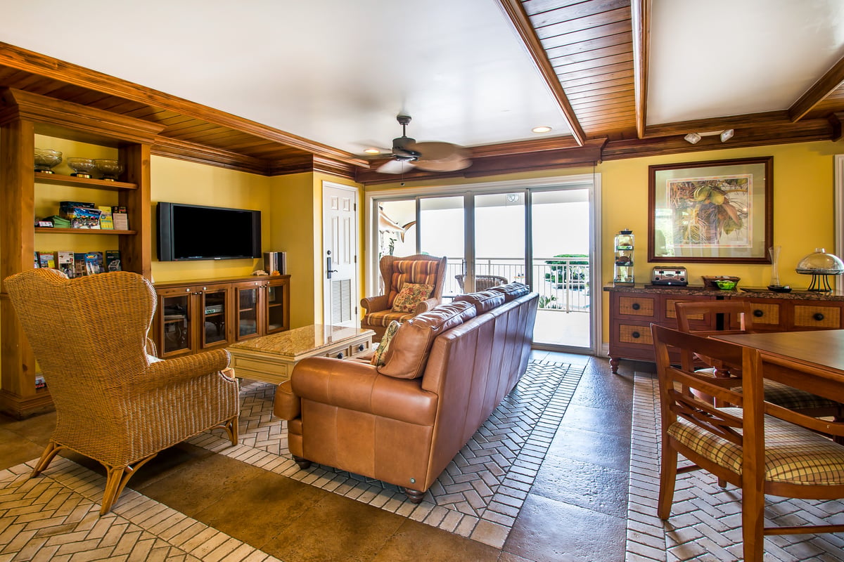 The café bar off the Dove Creek Resort & Marina lobby, stools drawn up to the counter