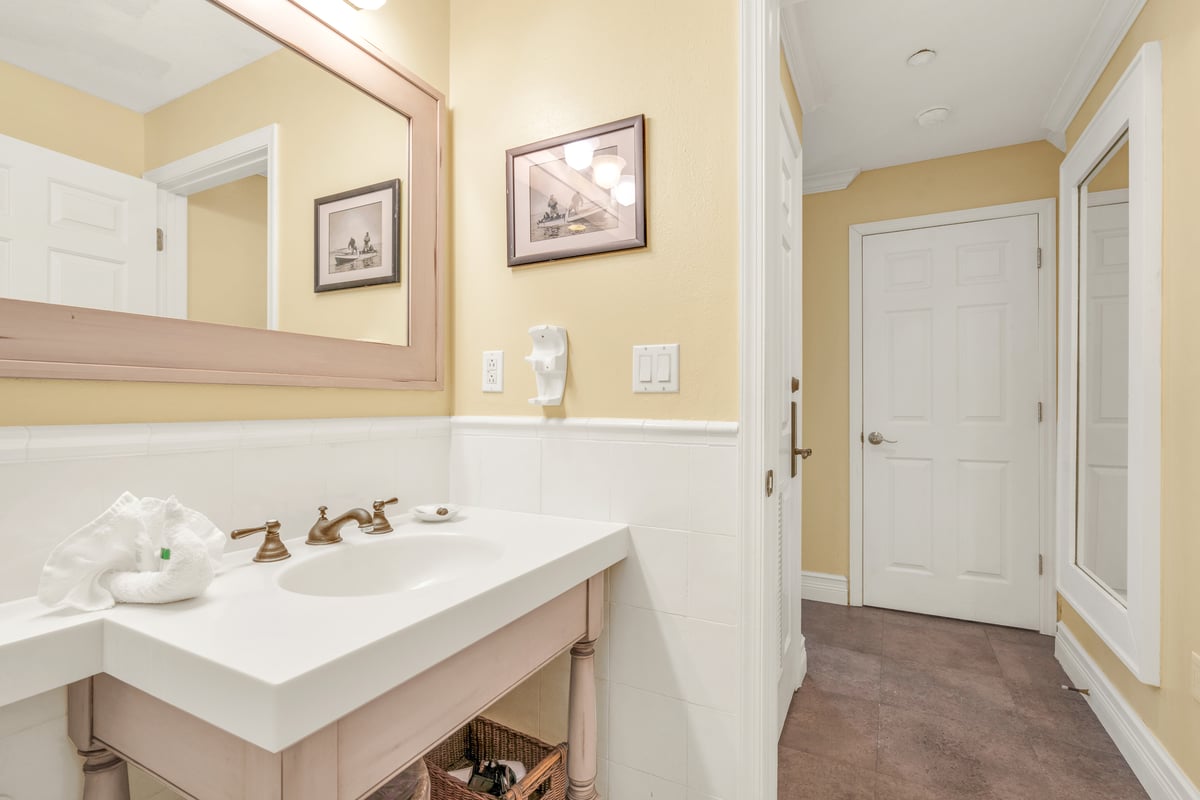 Guest bathroom vanity and shower at Dove Creek, tiled walls and fittings