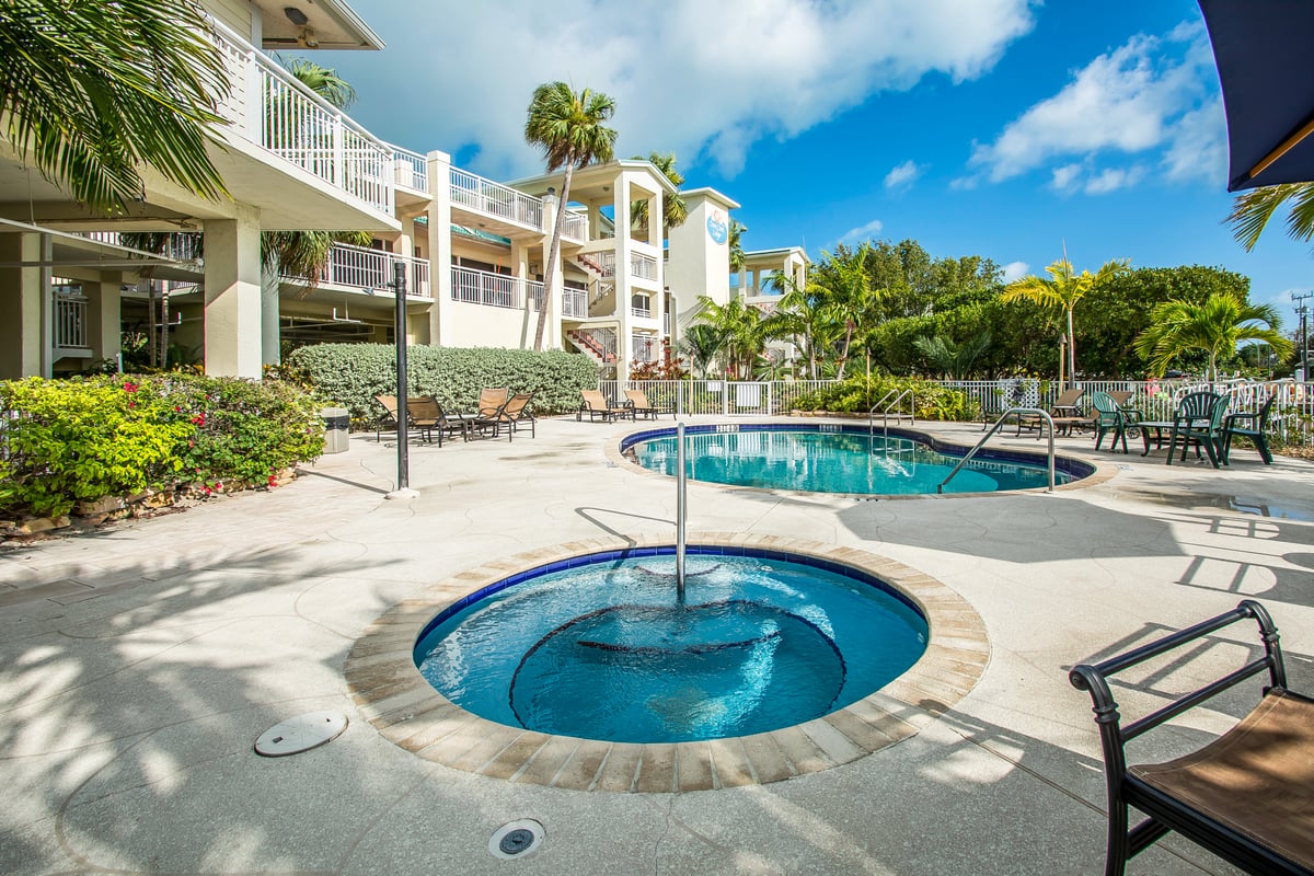 The pool and hot tub at Dove Creek Resort & Marina, loungers set around the water